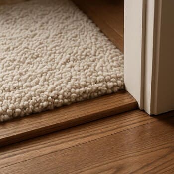 Keçid zonasında yumşaq xalça və qapı ağzı